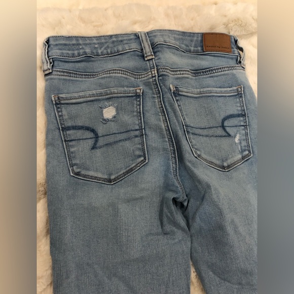 American Eagle Distressed and Ripped High Rise Jegging - Picture 4 of 8
